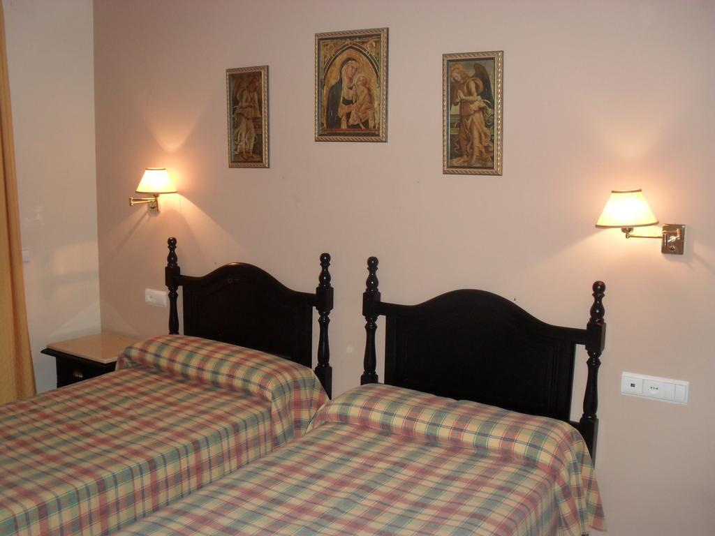 Hostal San Luis Almodovar del Rio Exterior photo