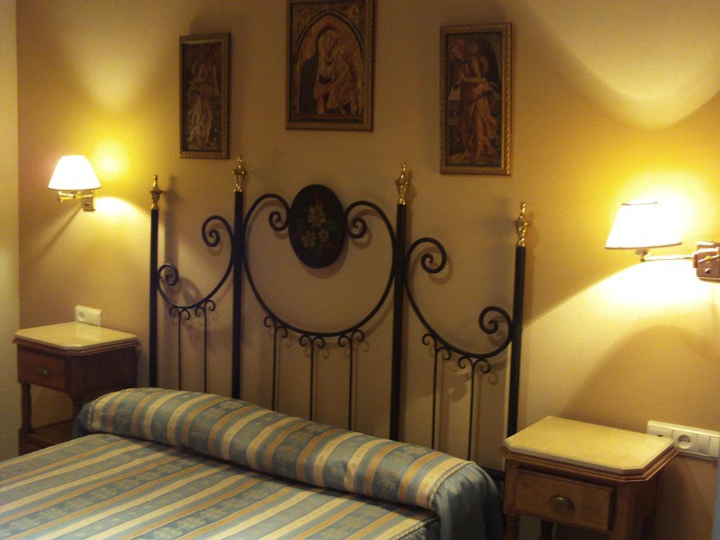 Hostal San Luis Almodovar del Rio Exterior photo